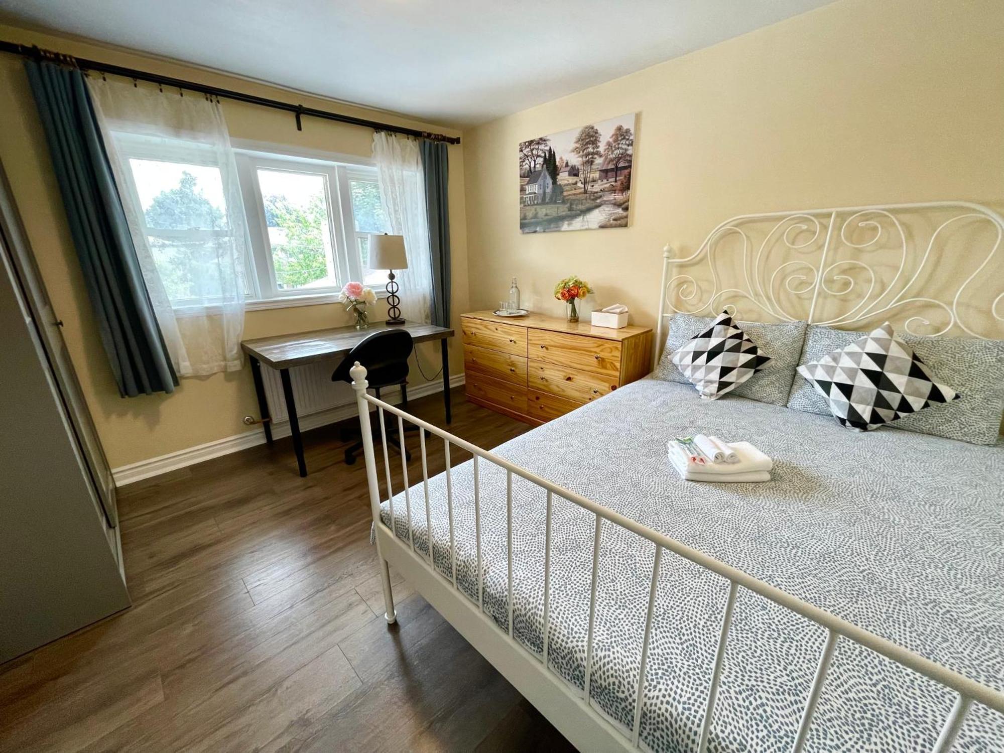 Bright&Modern Space Perfect For Couple And Family Step To Public Transit In Торонто Экстерьер фото