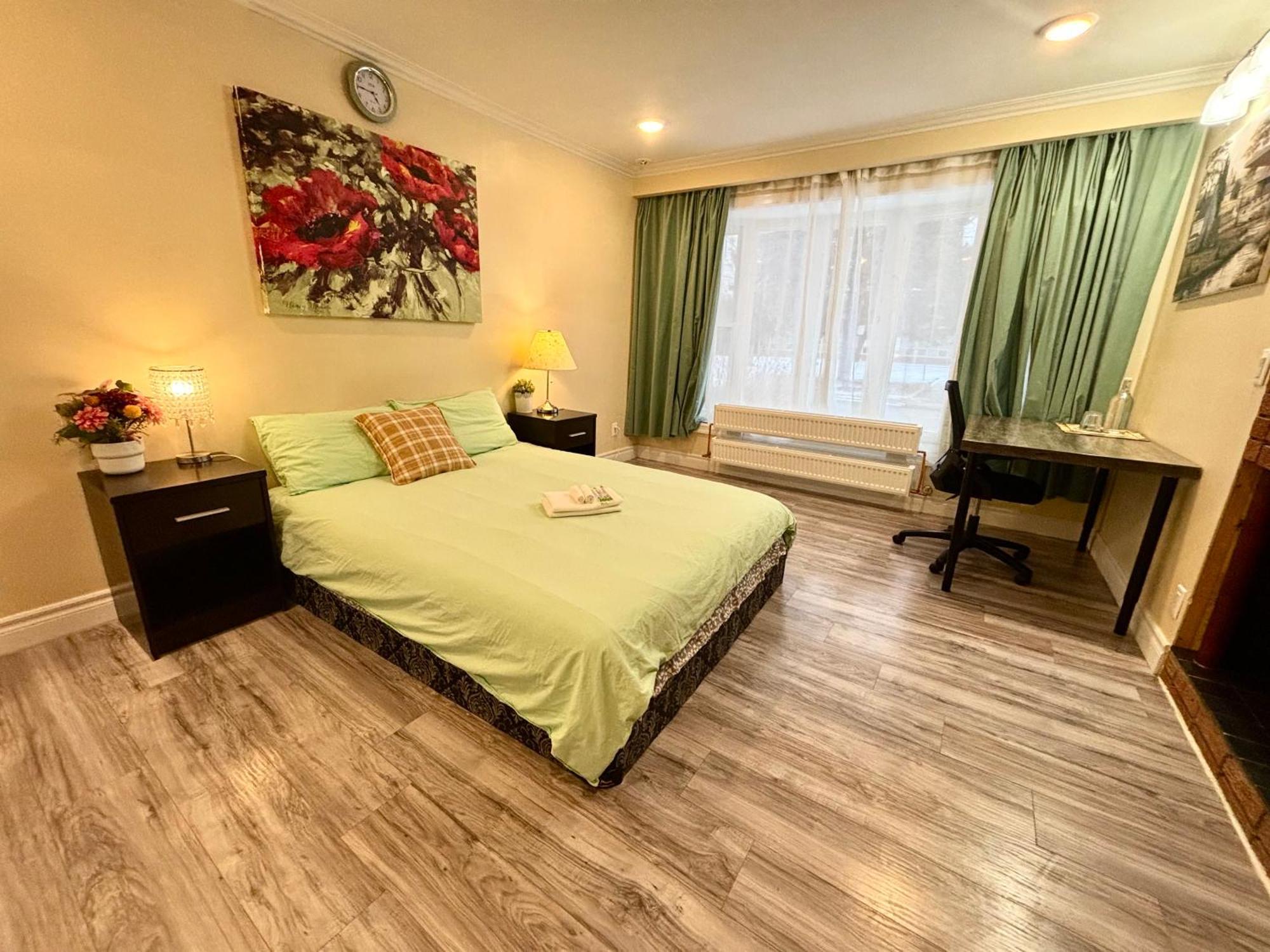 Bright&Modern Space Perfect For Couple And Family Step To Public Transit In Торонто Экстерьер фото