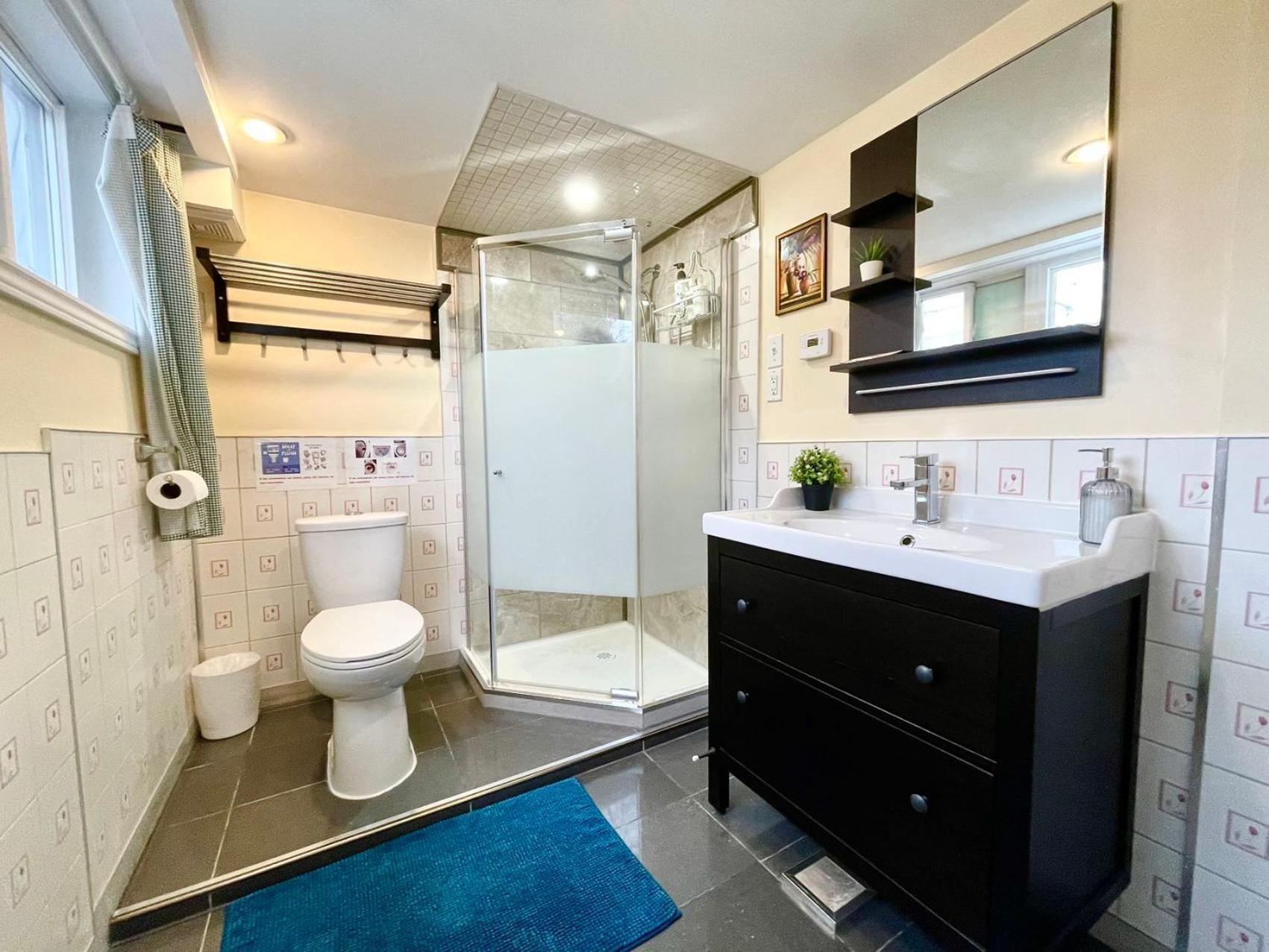 Bright&Modern Space Perfect For Couple And Family Step To Public Transit In Торонто Экстерьер фото